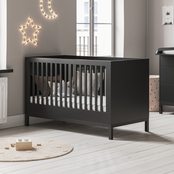 Babybett aus Holz in Schwarz 60x120 von Petite Amélie