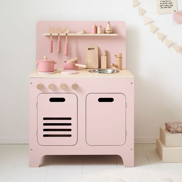 Spielküche aus Holz in rosa mit Zubehör von Petite Amelie